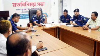 হাইওয়ে পুলিশের সাথে পরিবহন মালিক ও শ্রমিক সমিতির মতবিনিময়