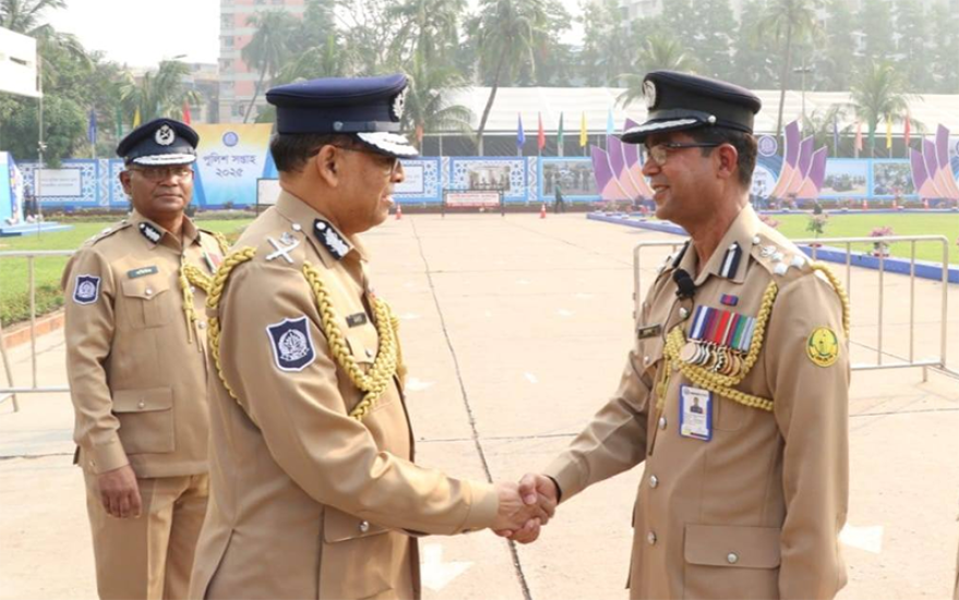 “পুলিশ ফোর্স এক্সেমপ্লারি গুড সার্ভিস ব্যাজ” পেলেন এসএমপি কমিশনার