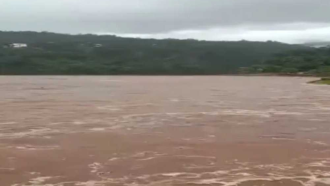 জাফলংয়ে হঠাৎ পাহাড়ি ঢল : তলিয়ে গেছে বেশ কয়েকটি এলাকা