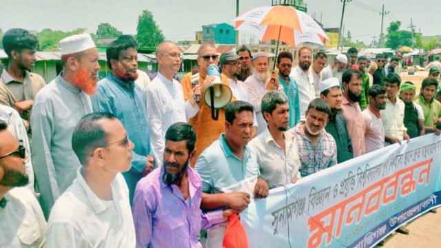 পূর্ব নির্ধারিত স্থানে সুবিপ্রবি দ্রুত বাস্তবায়নের দাবিতে মানববন্ধন