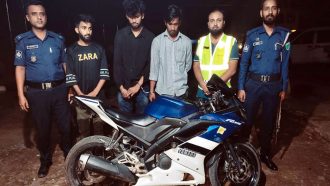 সিলেটে মোটরসাইকেলসহ ৩ যুবককে ধরল পুলিশ