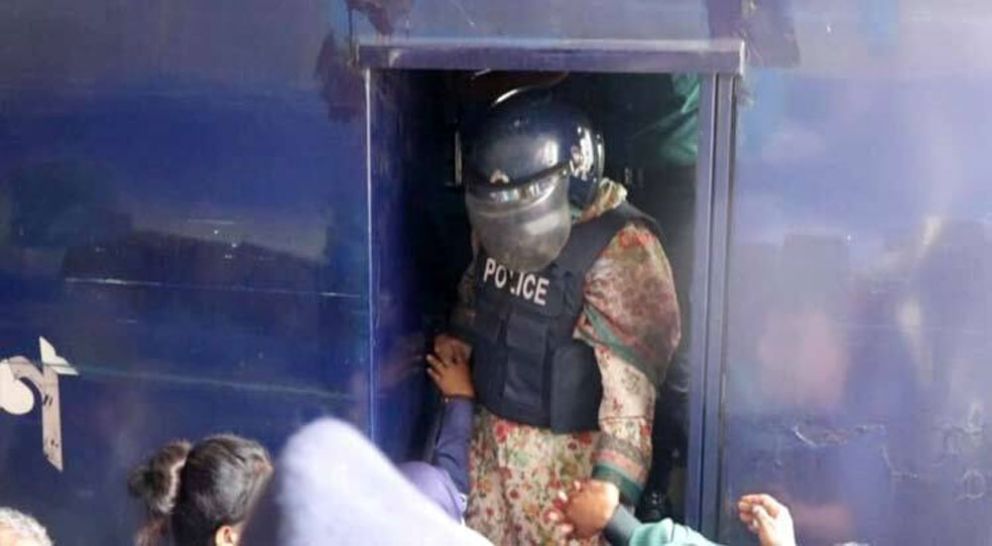 কড়া নিরাপত্তায় আদালতে মমতাজ