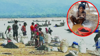 ঢল নামলেই শুরু হয় কয়লা কুড়ানোর উৎসব