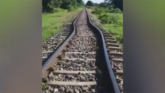 গরমে বেঁকে গেল রেললাইন : কুলাউড়ায় বড় দুর্ঘটনা থেকে বাঁচলো পাহাড়িকা