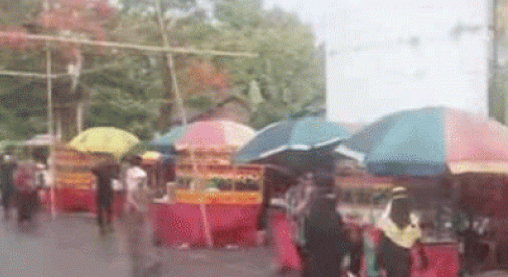 মৌলভীবাজারে আইনজীবী হত্যা র ২০ দিনের মাথায় ফের ফুচকার হাট : সর্বমহলে ক্ষোভ