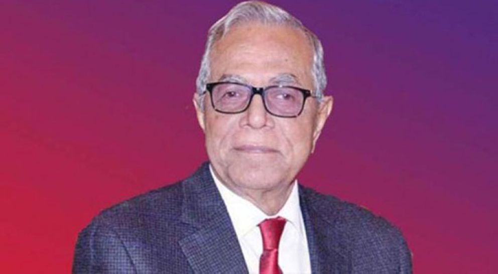 মুখে মাস্ক ও মাথায় ক্যাপ পরে দেশ ছাড়লেন সাবেক রাষ্ট্রপতি