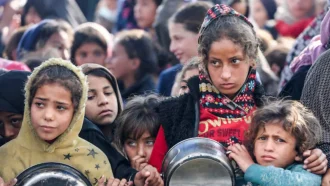 খাবার নেই, ওষুধ নেই, শুধু অপেক্ষা মৃত্যু আর ক্ষুধার: গাজার এক বাবার আর্তনাদ