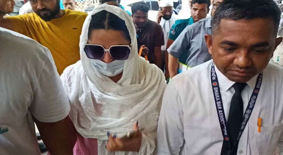 চিত্রনায়িকা পরীমনি আদালতে