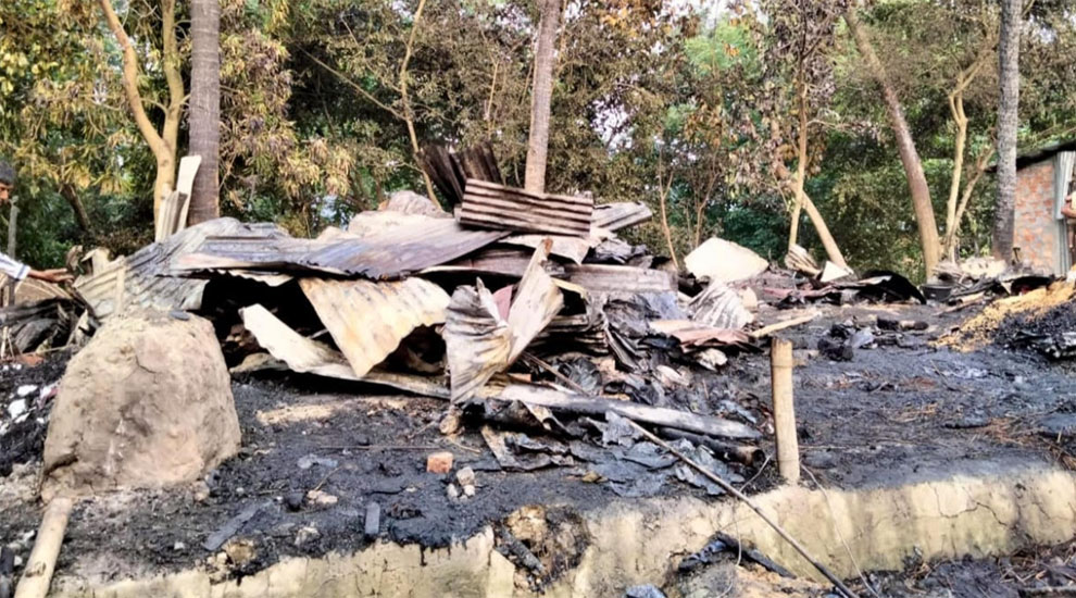 শান্তিগঞ্জে ভয়াবহ অগ্নিকাণ্ডে ১০ লক্ষ টাকার ক্ষয়ক্ষতি