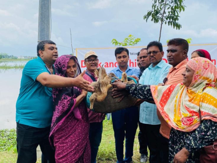সুনামগঞ্জে ১ হাজার হাস বিতরণ