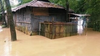 ভাঙলো কুশিয়ারার ডাইক, ভাসছে জকিগঞ্জ