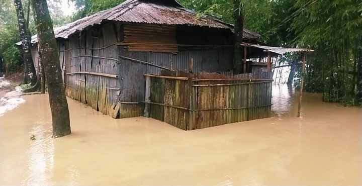 ভাঙলো কুশিয়ারার ডাইক, ভাসছে জকিগঞ্জ