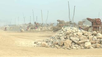 সিলেটে লাইসেন্স পাথর ধোয়ার, ব্যবসা ভাঙার