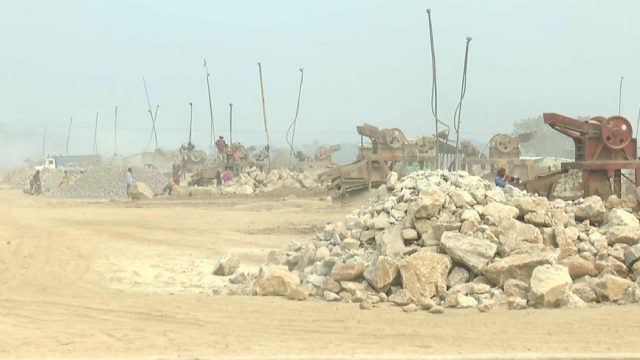 সিলেটে লাইসেন্স পাথর ধোয়ার, ব্যবসা ভাঙার