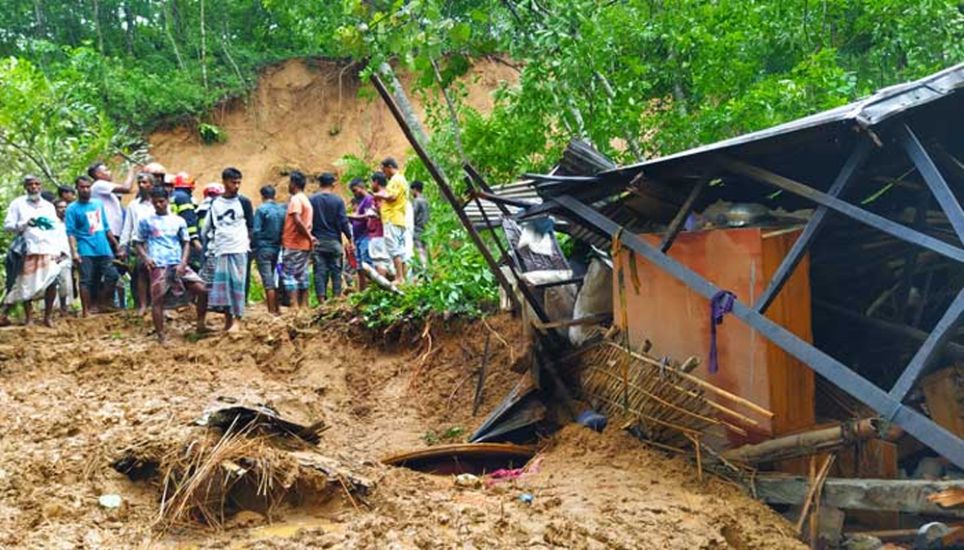 গোলাপগঞ্জে টিলা ধসে একই পরিবারের চারজনের প্রাণহানী
