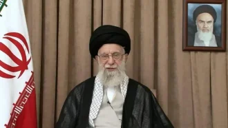 উচ্চপর্যায়ে অসন্তোষের গুঞ্জন, ভিন্ন এক ইরান দেখবেন খামেনি