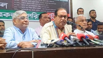 নির্বাচনের কথা বললেই ভারত-আওয়ামী লীগের দালাল বানিয়ে দিচ্ছে: দুদু