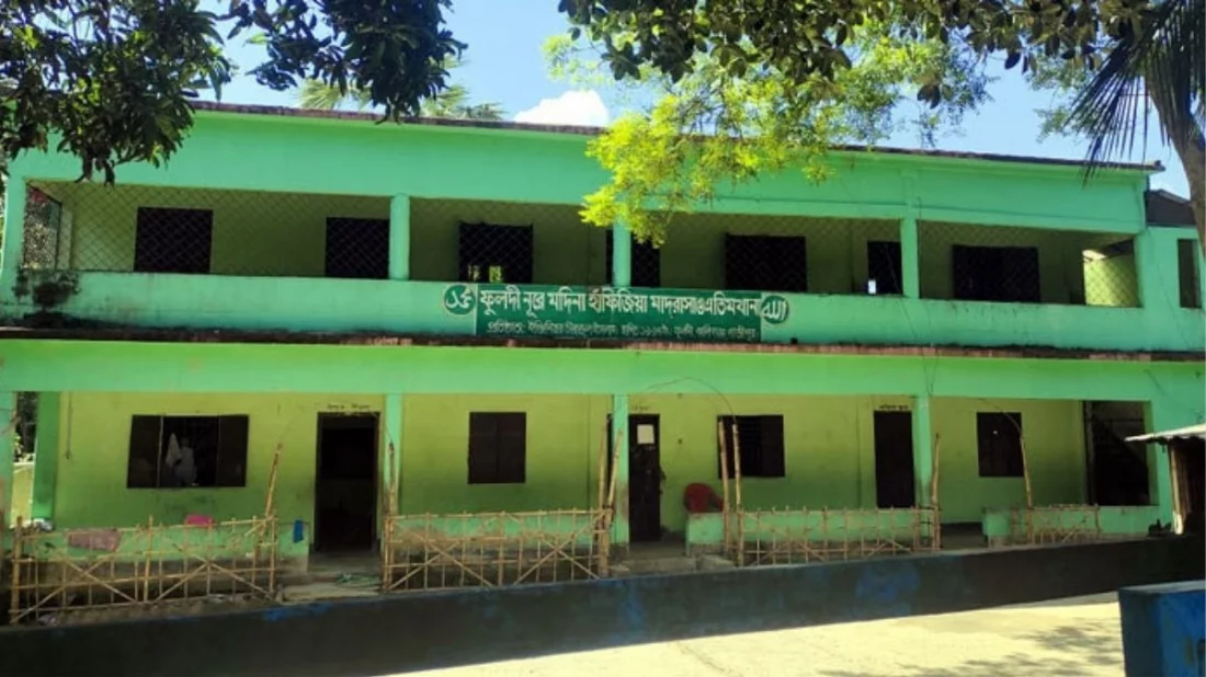 ১০ বছরের মাদরাসাছাত্রকে বস্তায় ভরে ছাদে ফেলে রাখেন শিক্ষক