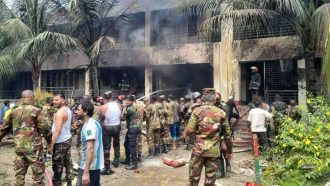 উত্তরায় প্রশিক্ষণ বিমান বিধ্বস্ত : নারী-শিশুসহ দগ্ধ ২৬, নিহত ১