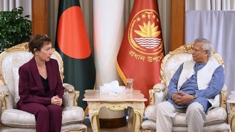 বাংলাদেশে সন্ত্রাসবাদের কোনো স্থান নেই: মার্কিন দূতকে প্রধান উপদেষ্টা