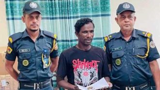 বন্ধু কারাগারে : তাকে গাঁজা দিতে গিয়ে নিজেও…