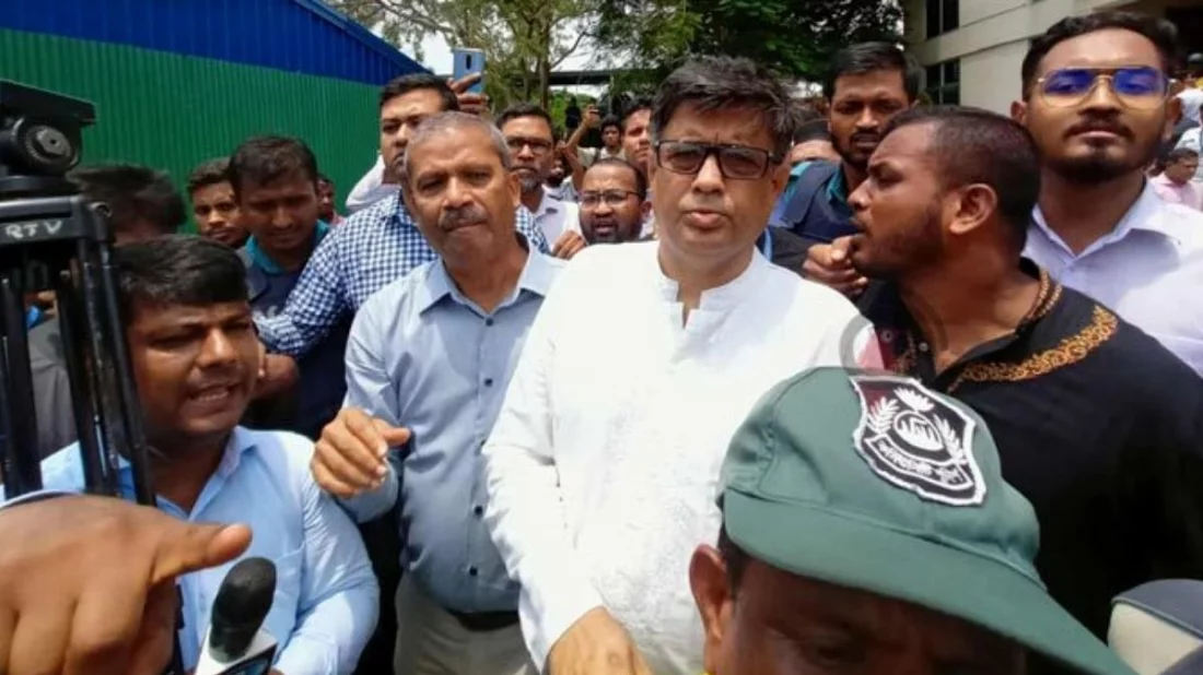 এখনো মাইলস্টোনের ভেতরে অবরুদ্ধ দুই উপদেষ্টা ও প্রেস সচিব