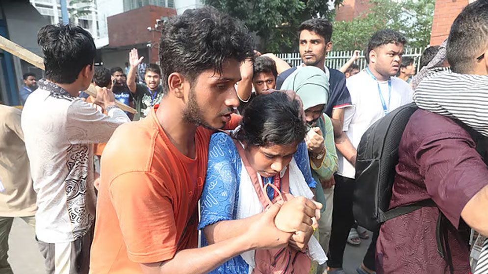 সচিবালয়ের সামনে সংঘর্ষ: আহত ৮০ জন ঢামেকে
