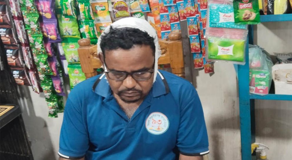 রাজনগরে ব্যবসায়ীকে মারলেন যুবদল নেতা : আহত ২
