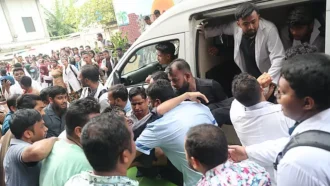 ক্লাস শেষে বের হয়ে আসছিল কাব্য, হঠাৎ বিকট বিস্ফোরণ