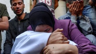 গাজায় ইসরায়েলি হামলা ও অনাহারে আরও ৭১ ফিলিস্তিনির মৃত্যু