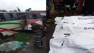 ফরিদপুরে দুই বাসের মুখোমুখি সংঘর্ষে নিহত ৩