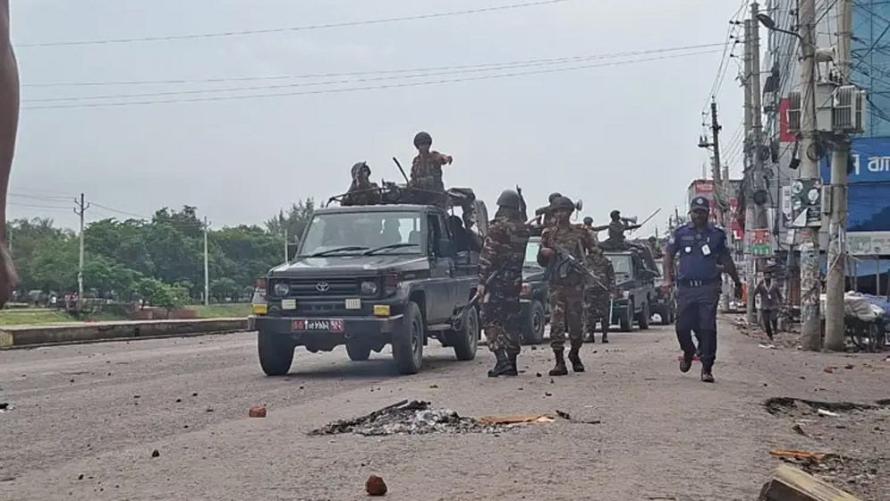 গোপালগঞ্জে কারফিউ জারি