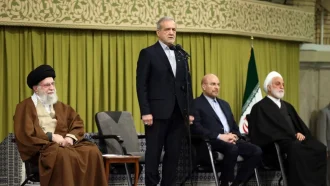 ‘অল্পের জন্য বেঁচে যান’ ইরানি প্রেসিডেন্ট, ছোড়া হয় ৬টি বোমা