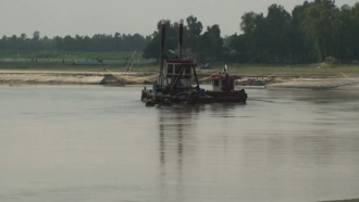 থামছে না লুটপাট : নদী থেকে বালু উত্তোলনের দায়ে ৫ জন কারাগারে