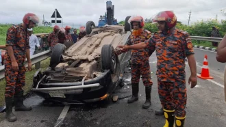 ঢাকা-মাওয়া এক্সপ্রেসওয়েতে উল্টে গেল প্রাইভেটকার, নিহত ৩