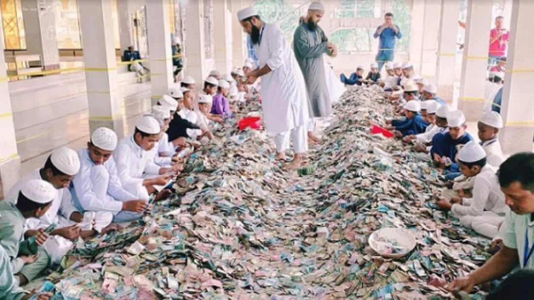 পাগলা মসজিদের দানবাক্সে মিললো ৩২ বস্তা টাকা
