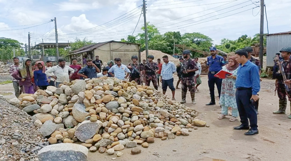 জৈন্তাপুরে জ ব্দ আরও ১৪ হাজার ঘনফুট পাথর