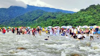 সিলেটের সাদাপাথরে ফিরছেন পর্যটক