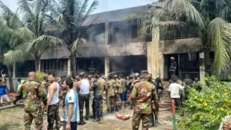 ৩৩ দিন লড়াই করে মৃত্যুর কাছে হেরে গেল দগ্ধ শিক্ষার্থী তাসনিয়া