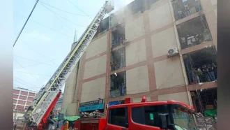 গুলিস্তানে সুন্দরবন স্কয়ার মার্কেটে আগুন, নিয়ন্ত্রণে ১১ ইউনিট