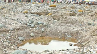 পাথর তোলায় রাজনৈতিক দলের ‘ঐকমত্য’, পরে লুট, ঘটল কীভাবে