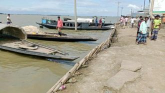 সুনামগঞ্জে হাওরে নৌকা ডুবে শিশুসহ দুইজন নিখোঁজ : উদ্ধার ৫