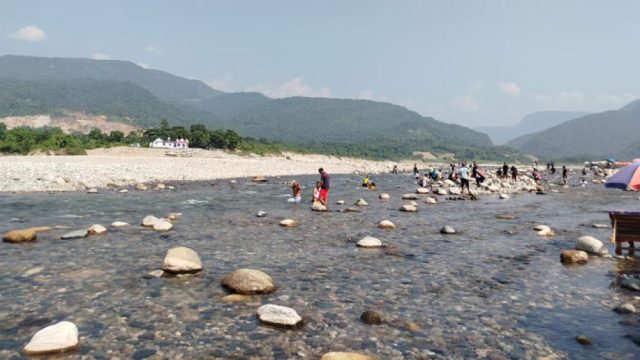 সাদা পাথর ফিরছে জায়গায়, তবে ক্ষতচিহ্ন রয়ে গেছে প্রকৃতিতে