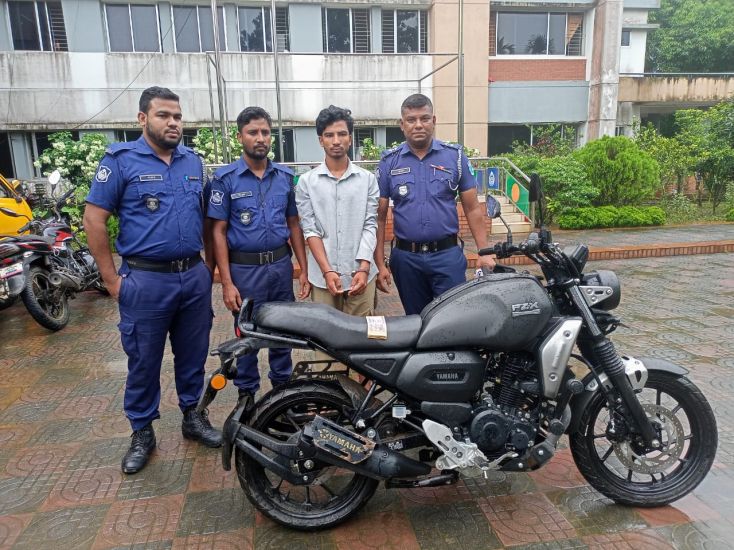 বড়লেখায় ব্যবসায়ীর বাড়িতে দুর্ধর্ষ চুরি, যুবক গ্রেপ্তার