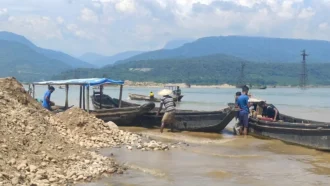 শুরু হচ্ছে অভিযান, সাড়ে ৬ লাখ ঘনফুট পাথর স্বেচ্ছায় জমা