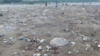 লুট হওয়া সাদা পাথর আগের জায়গায় ফেলতে হবে: হাইকোর্ট