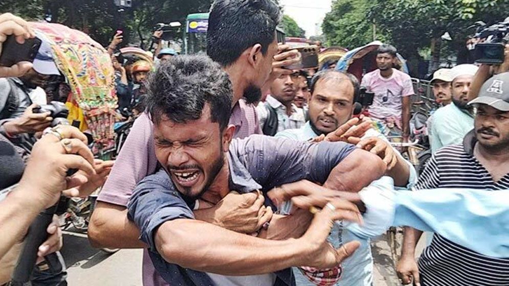 রিকশাচালক গ্রেফতারে ধানমন্ডি থানার ওসিকে তলব