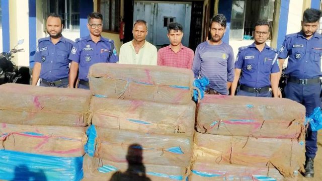 জকিগঞ্জে আটক ৩ চোরাকারবারী, জব্দ হল যা