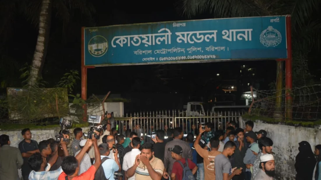 পুলিশ বলছে গ্রেপ্তার সুহান ‘ছাত্রলীগ নেতা’, সমন্বয়ক দাবি করে থানা ঘেরাও