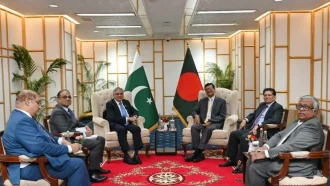 তৌহিদ-ইসহাক দ্বিপক্ষীয় বৈঠক চলছে